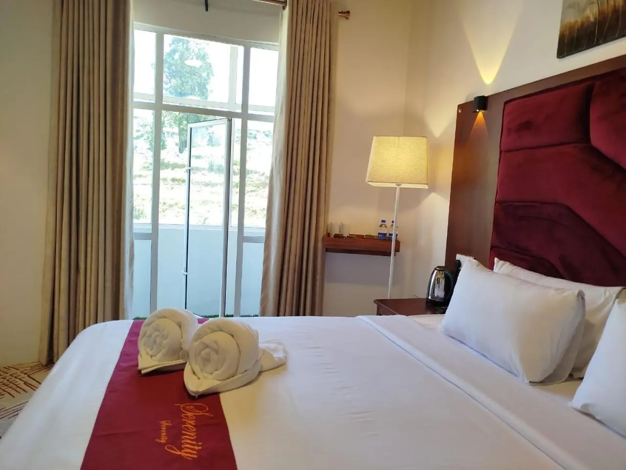 ** Hotel Serenity Lake Nuwara Eliya Sri Lanka